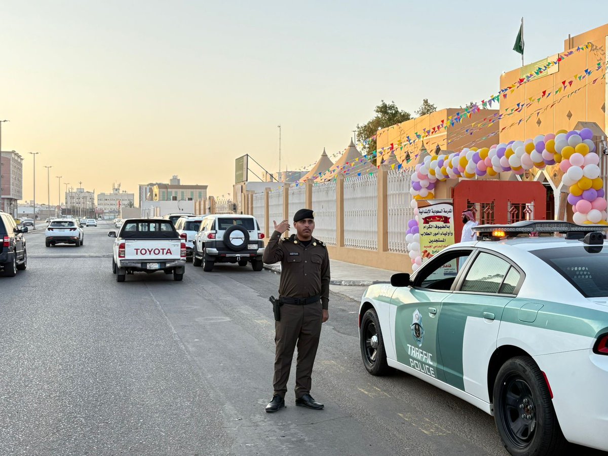 eMoroor's tweet photo. #المرور_السعودي في أول يوم دراسي .. حركة مرورية ميسّرة.
#تعليمنا_قيم
#العودة_للدراسة https://t.co/7E1uPJ4aCi