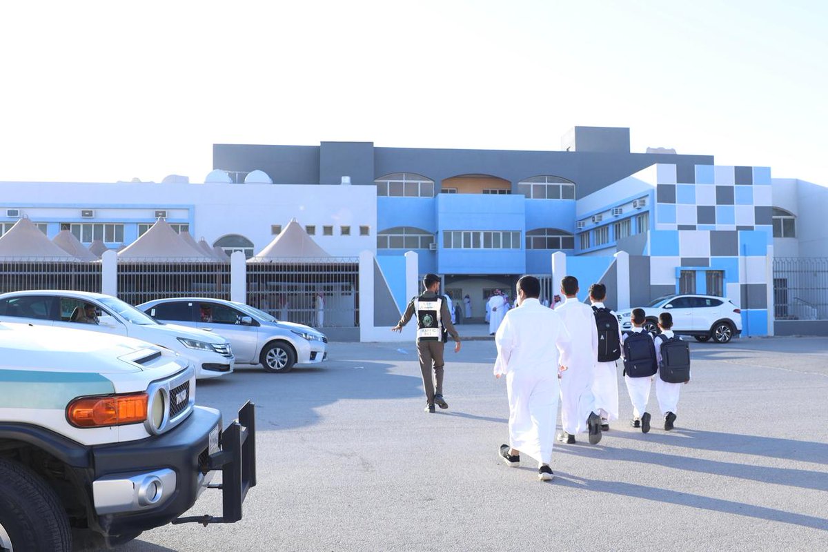 eMoroor's tweet photo. #المرور_السعودي في أول يوم دراسي .. حركة مرورية ميسّرة.
#تعليمنا_قيم
#العودة_للدراسة https://t.co/7E1uPJ4aCi