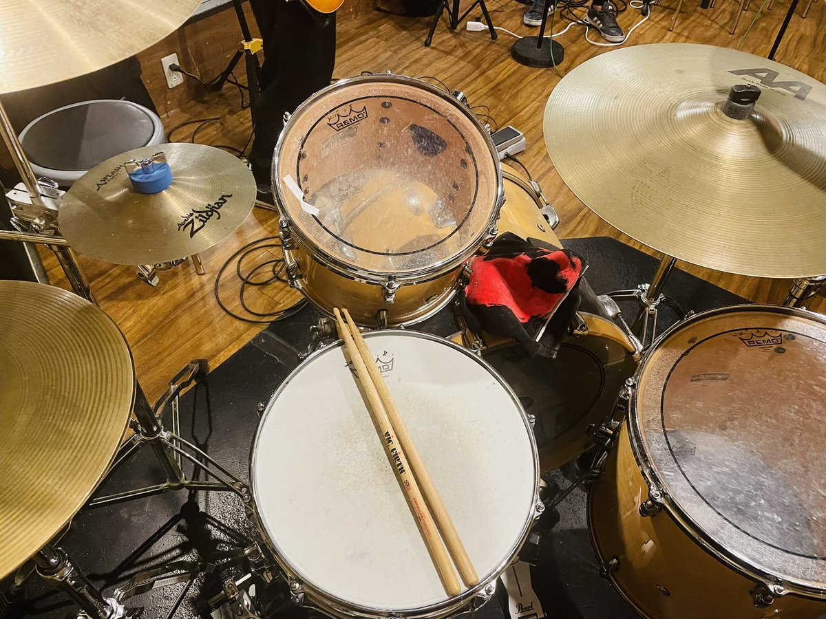 tomoki_official's tweet photo. 前回のライブ2024年10月以来ドラム触ってなくて叩き方忘れたかもと思ったけどなんとかなった!というか思ってた以上に叩けてわしゃ天才かと思った!ライブやりたい!
#blankcase https://t.co/HJPwzjcV91