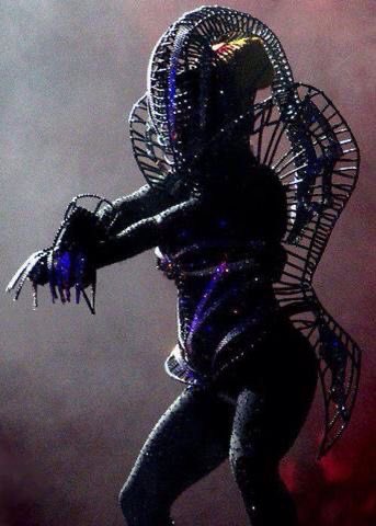rareandeluxe's tweet photo. imagine the gag if gaga pull up with this headpiece https://t.co/SsKdnNSsUH