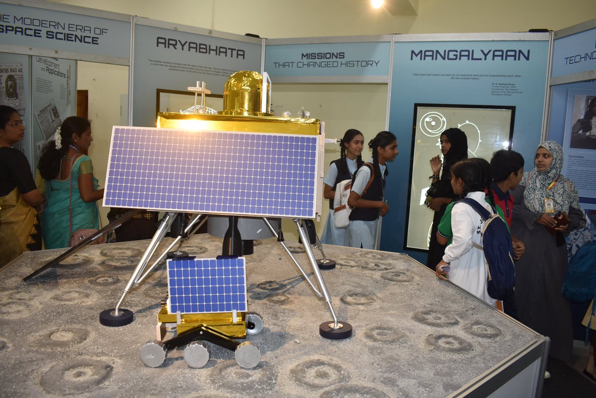 dscgulbarga's tweet image. The @dscgulbarga ,a unit of @ncsmgoi ,@MinOfCultureGoI celebrated #NationalSpaceDay2025  with the inauguration of #Exhibition&quot;From ancient Skies to Modern Horizons&quot;, followed by a #PopularScienceLecture.
#Aryabhatta #ISRO #Gaganyan #Chandhrayan3