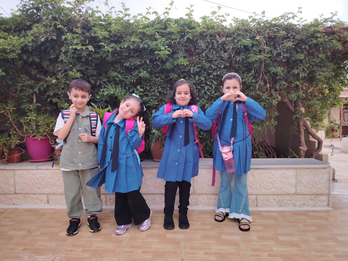 اليوم يبدأ عام دراسي جديد 
عام نزرع فيه الأمل ونحصد فيه النجاح بإذن الله 
اللهم اجعله عامًا مليئًا بالتوفيق لطلابنا، وبركة لمعلمينا، وخيرًا لأهلنا جميعًا وللوطن 🇯🇴
بداية موفقة وسنة مليئة بالجد والاجتهاد ✨
صباح الخير والمحبة 

#العودة_إلى_المدارس #الأردن