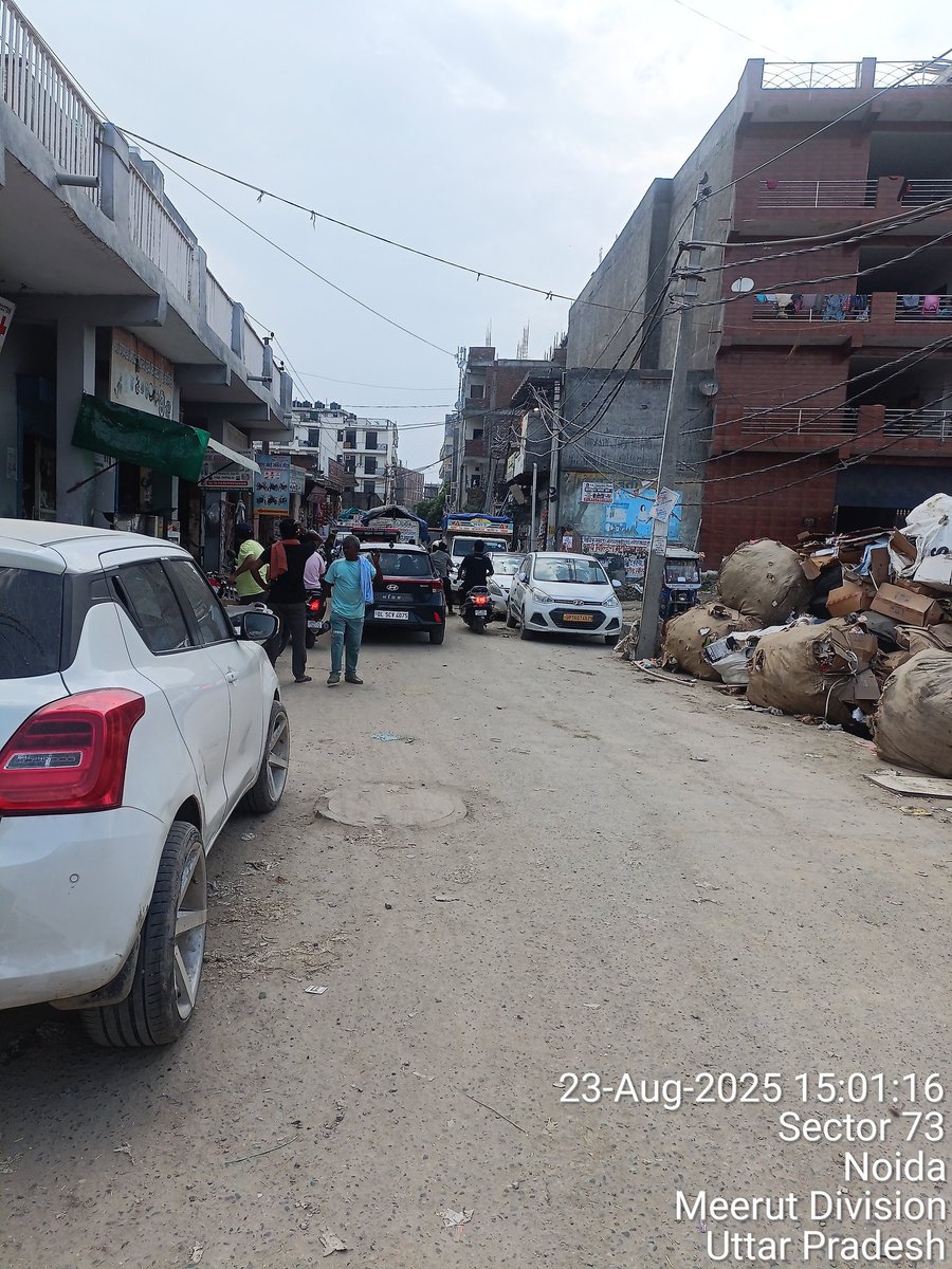 आदरणीय <a href="/CP_Noida/">CP Noida</a> <a href="/ips_rajeev/">Dr Rajeev Narain Mishra (IPS)</a> <a href="/DCP_Noida/">DCP_Noida</a> <a href="/DCPCentralNoida/">DCP Central Noida</a> <a href="/ACP3NOIDA/">ACP3 NOIDA</a> <a href="/noidapolice/">POLICE COMMISSIONERATE GAUTAM BUDDH NAGAR</a> जी आपसे 🙏🙏 विनती है कि ग्रामीणों को गांव #सर्फाबाद के मैन रास्तों पर अवैध #अतिक्रमण से मुक्ति दिलाएं <a href="/Uppolice/">UP POLICE</a>