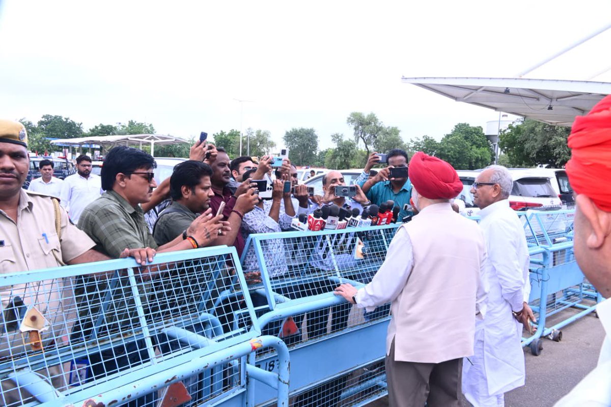 HardeepSPuri's tweet photo. Warmly received by fellow Rajya Sabha member and senior BJP leader Sh @Rajendra_Gehlot Ji,  Rajasthan minister Sh Krishan Kumar Vishnoi Ji, my friend & former Parliamentarian Sh Manvendra Singh Jasol Ji, functionaries of @BJP4Rajasthan and officials of @HPCL at Jodhpur Airport today.

On my way to visit HPCL Rajasthan Refinery Limited in Jodhpur.

@PMOIndia @PetroleumMin @RajGovOfficial @RajCMO 
@BPCLimited @IndianOilcl @OilIndiaLimited @EngineersIND