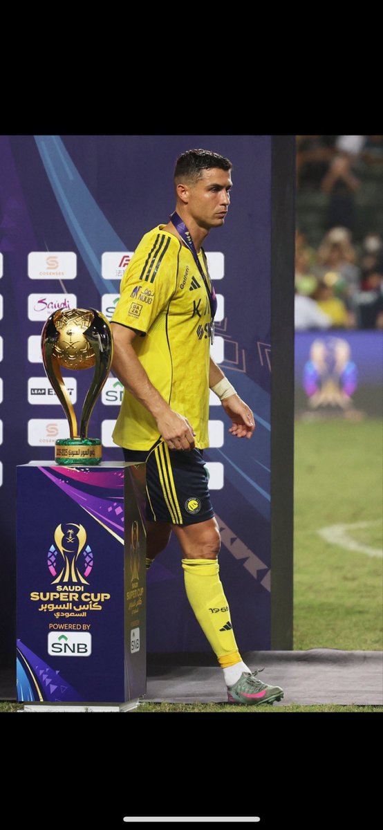 لا للتعصب الرياضي يعتبر اللاعب كريستيانو لاعب ظاهره في زمانه كما مسي وغيره ولكل زمان له رجاله سمعنا الكثير سواء من المدح او الذم على جميع اللاعبين سواء الدوليين او المحليين لكن تبقى كرة القدم متعه للجميع من فاز واخذ البطوله ونقول له مبروك ومن لم يحالفه الحظ بالبطوله نقول له