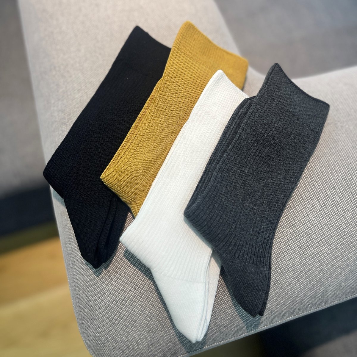 美良品
DESCENT デサント ミドラー
サイズ S お客さまの声から生まれました🧦 定番で好評な紳士の「リブ編み靴下