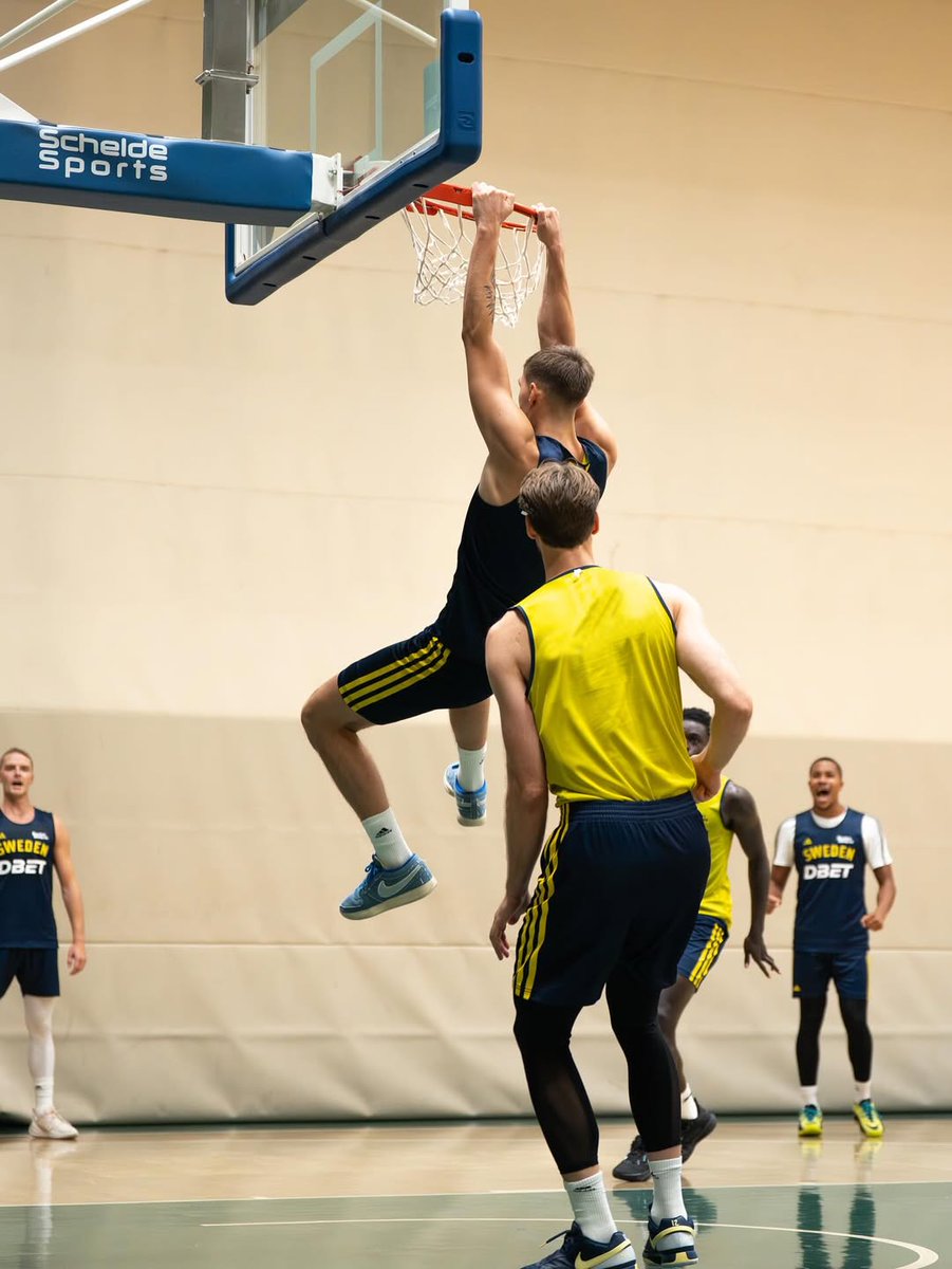 swebasketball's tweet photo. Last preparations before going to Tampere has started ⏳
📺 Watch @EuroBasket live on SVT & SVT Play.
#SweBasketball | #EuroBasket https://t.co/S6Ttrutsfg