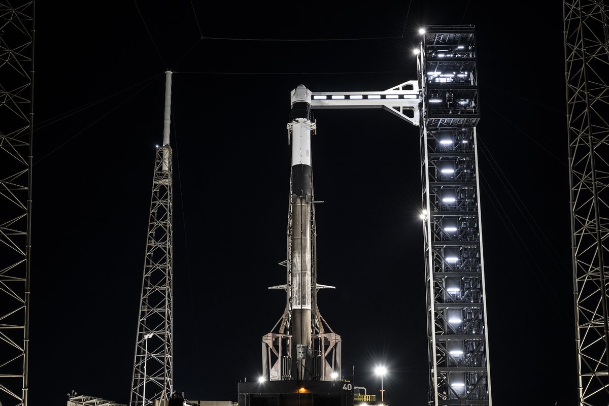 SpaceX's tweet photo. Less than one hour until tonight’s launch of Dragon’s 33rd Commercial Resupply Services mission to the @Space_Station. All systems are looking good and teams are keeping an eye on the weather → https://t.co/oIsFFgYmNz https://t.co/Dwb0LJ8bun