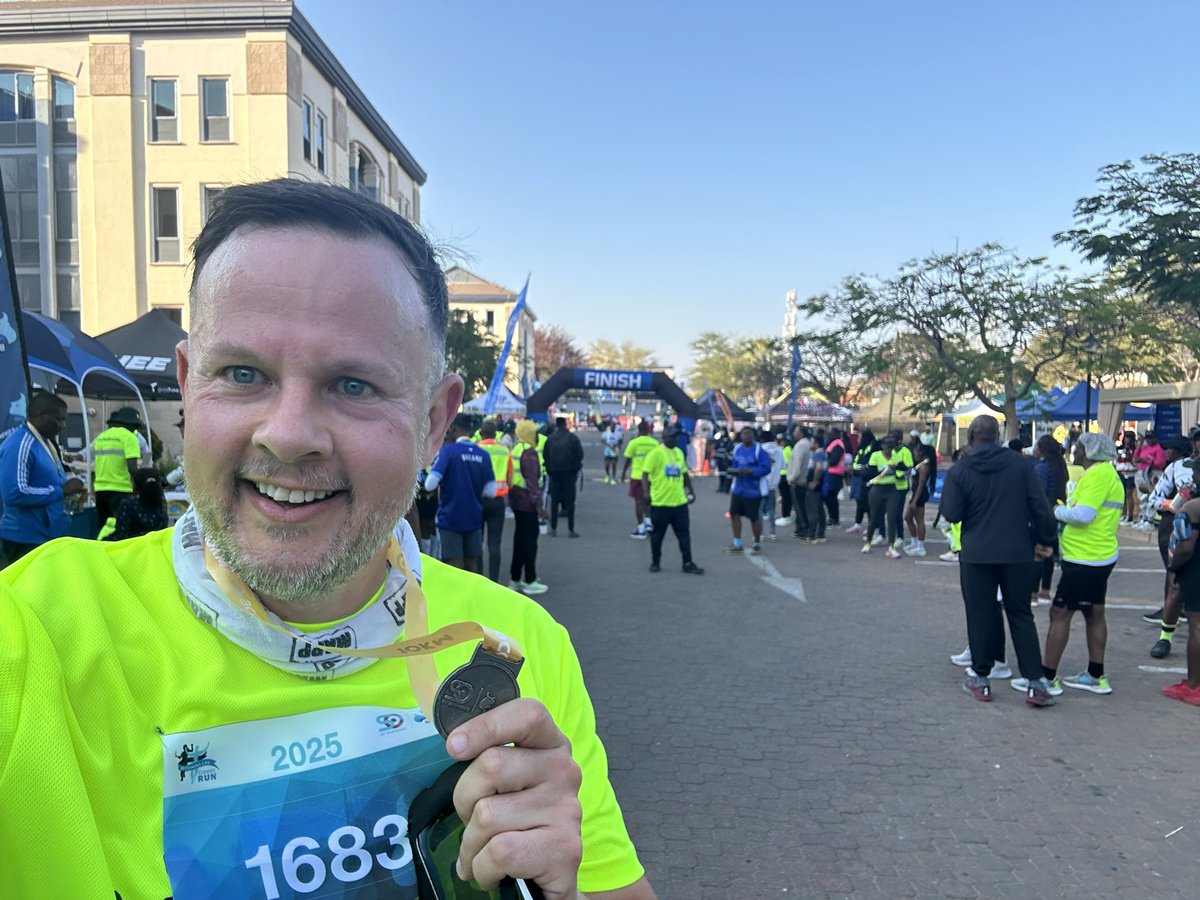 GilesEnticknap's tweet photo. Awesome way to celebrate my first year in 🇧🇼 with the Botswana Life Classic Run. Thank you @MIR_BW for your partnership on and off the racetrack! 🇬🇧🇧🇼#classicrun #runforyourlife #GoFarGoTogether https://t.co/8bKqQAQzYy
