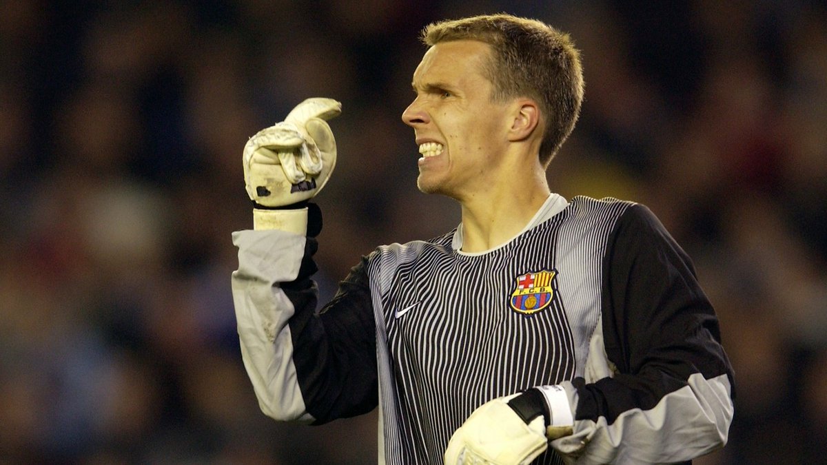 80s90sfootball's tweet image. Remembering Robert Enke on what would have been his 48th birthday

German goalkeeper who played for Borussia Monchengladbach, Benfica, Barcelona, Fenerbahce, Tenerife, Hannover 96 &amp;amp; Germany

Enke suffered with depression and committed suicide aged just 32 🙏