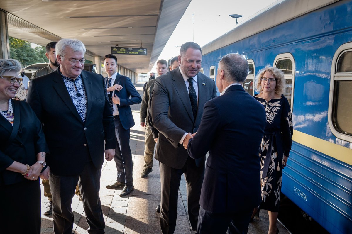 Andrii Sybiha 🇺🇦 (@andrii_sybiha) on Twitter photo Together with <a href="/AndriyYermak/">Andriy Yermak</a>, we began this Independence Day by welcoming Ukraine’s great friend at the Kyiv train station.
Prime Minister of Canada <a href="/MarkJCarney/">Mark Carney</a> will attend our celebrations and meet with President <a href="/ZelenskyyUa/">Volodymyr Zelenskyy / Володимир Зеленський</a>.
Grateful to Canada for sharing this important day Together with <a href="/AndriyYermak/">Andriy Yermak</a>, we began this Independence Day by welcoming Ukraine’s great friend at the Kyiv train station.
Prime Minister of Canada <a href="/MarkJCarney/">Mark Carney</a> will attend our celebrations and meet with President <a href="/ZelenskyyUa/">Volodymyr Zelenskyy / Володимир Зеленський</a>.
Grateful to Canada for sharing this important day