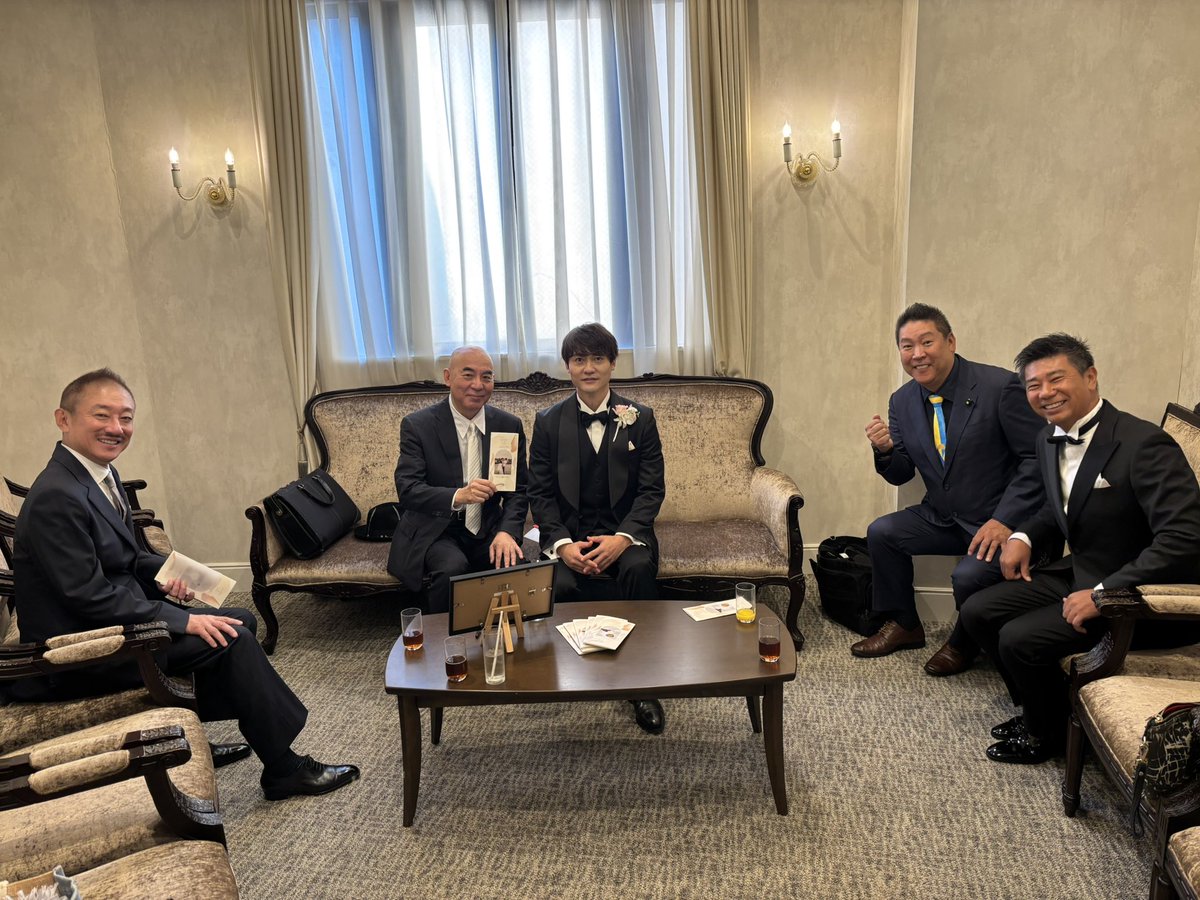 控室で濃い参加者と。