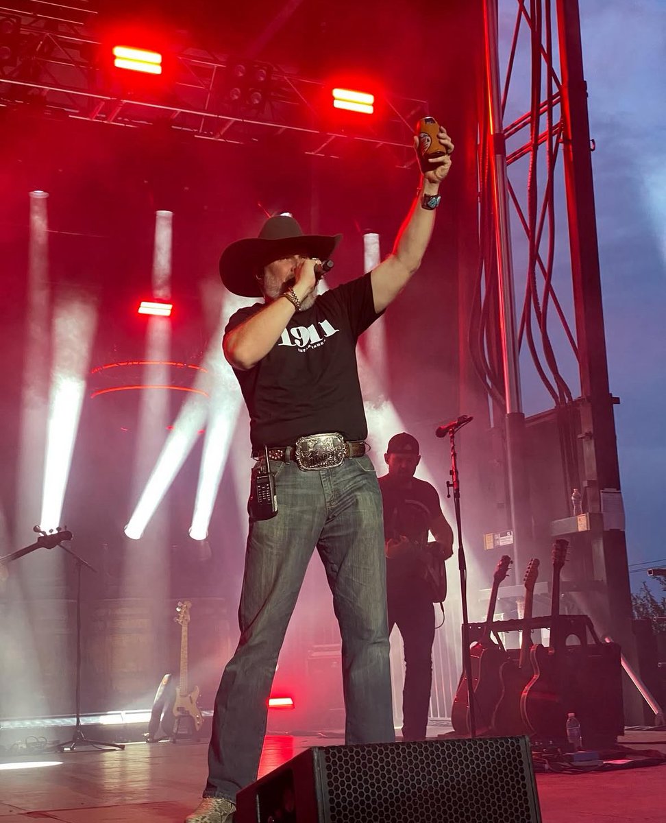 JRTheHandler's tweet image. Hope everyone had a good summer! Cheers to fall, football, friends &amp;amp; most importantly family. Thank you to my wife &amp;amp; family &amp;amp; everyone who has ever supported or encouraged me. New podcast episodes coming soon. God is good! 🙏🇺🇸❤️🎶⚡️ #BlessedAndGrateful  #tjrths #podcast #usa