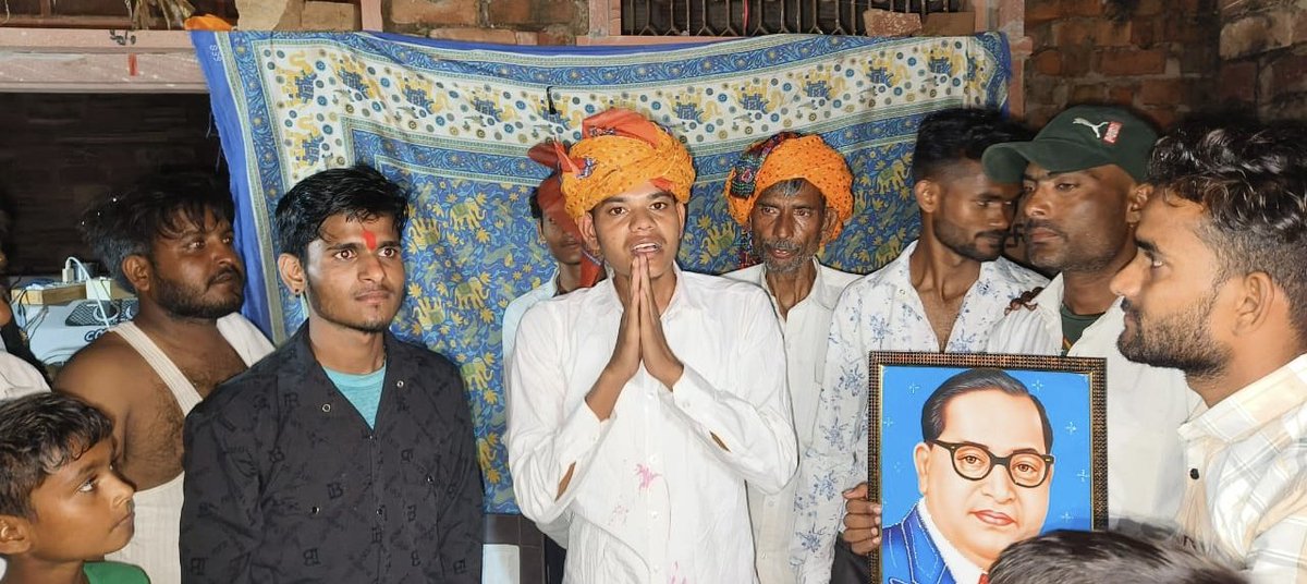 "संघर्ष के साहे में घनघोर जवानी पलती है 
जिस ओर जवानी चलती है उसे और जमाना चलता है"