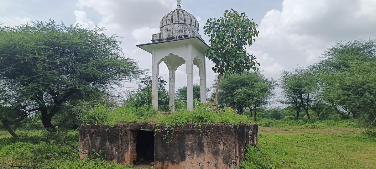 मुगलों के ख़िलाफ़ खाटू श्याम जी युद्ध में प्राण उत्सर्ग करने वाले खुड़ के ठाकुर बखत सिंह जी शेखावत की स्मारक रूपी छतरी।