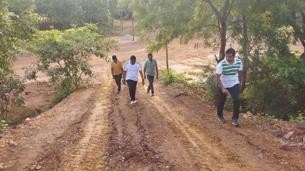 Kadapa_Police's tweet image. ➡️ పోలీస్ కానిస్టేబుల్ శిక్షణకు సన్నాహాలు...జిల్లా పోలీస్ శిక్షణా కేంద్రంలో చేస్తున్న ఏర్పాట్లు  పరిశీలించి పోలీస్ అధికారులకు పలు సూచనలు చేసిన జిల్లా ఎస్.పి గారు
#kadapapolice 
#APPolice 
@APPOLICE100 
#APSLPRB
#ConstableNotification
#training