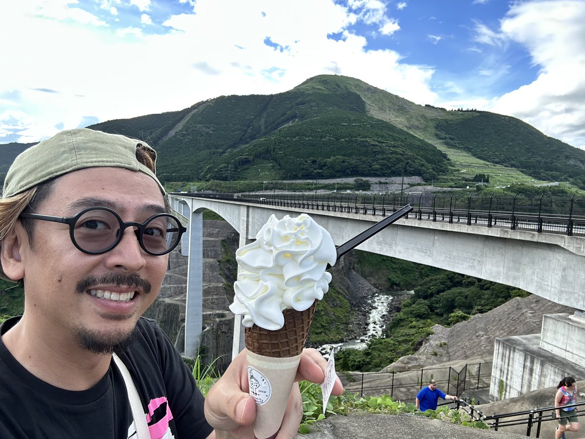 idekazuhiro's tweet photo. 南阿蘇村震災遺構の阿蘇大橋��
震災の被害が大きかったんだなと改めて思いました。

そして、新阿蘇大橋も初めて行けました！
ロビン像がすぐ近くにあったらしい、、、
とある日の熊本の思い出 https://t.co/kPBNok3Guk