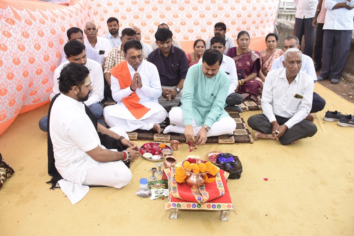 airnews_abad's tweet image. #Surendranagr ના દુધરેજ ખાતે નાયબ મુખ્ય દંડક @JagdishMakwana_ ના અધ્યક્ષસ્થાને નર્મદા કેનાલ પર આવેલા બ્રિજનું ખાતમુર્હૂર્ત કરવામાં આવ્યું

અંદાજે રૂ.૧.૨૨ કરોડના ખર્ચે તૈયાર થનારો આ બ્રિજ માત્ર ૯૦ દિવસના ટૂંકા ગાળામાં જ પૂર્ણ કરીને વાહનવ્યવહાર માટે ખુલ્લો મૂકવામાં આવશે