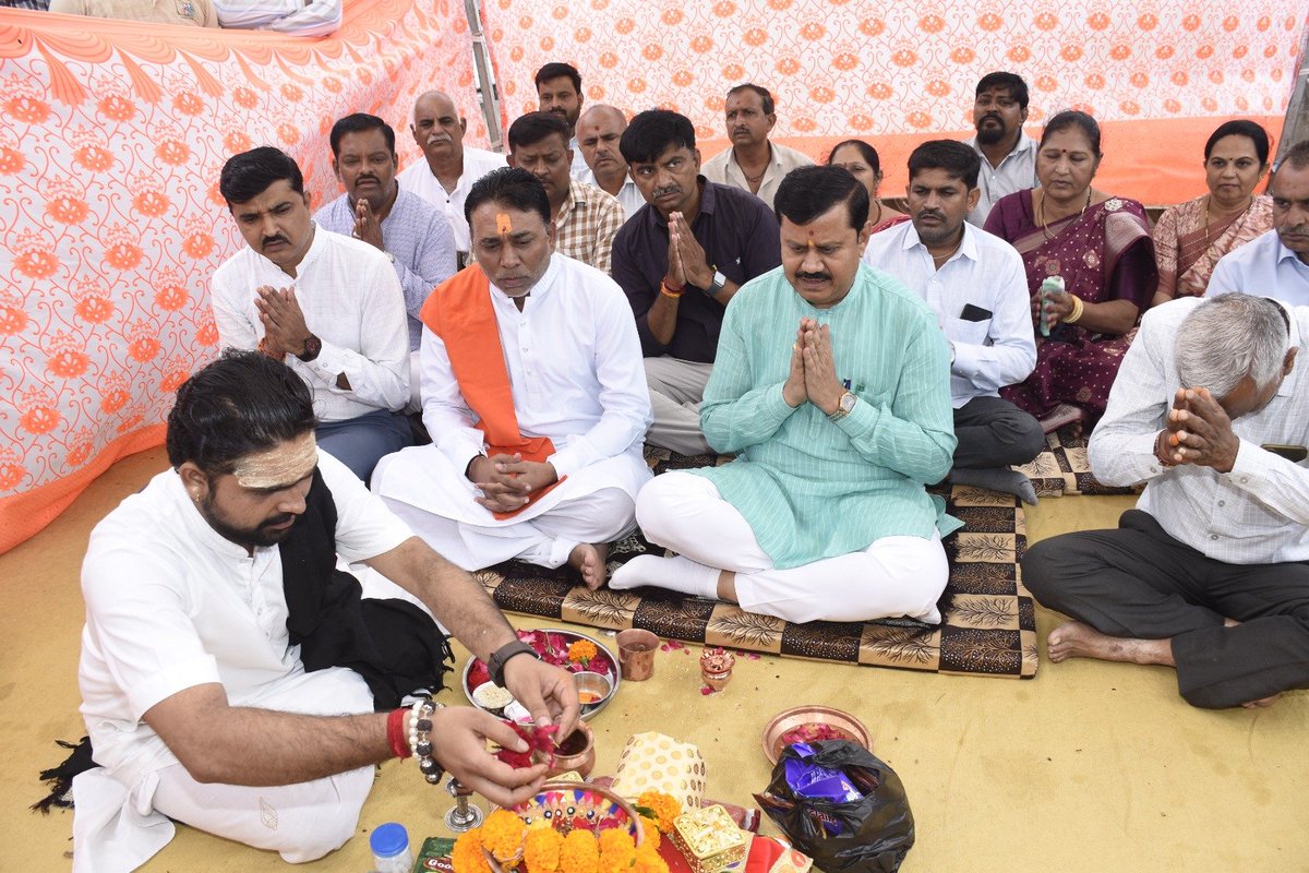 airnews_abad's tweet image. #Surendranagr ના દુધરેજ ખાતે નાયબ મુખ્ય દંડક @JagdishMakwana_ ના અધ્યક્ષસ્થાને નર્મદા કેનાલ પર આવેલા બ્રિજનું ખાતમુર્હૂર્ત કરવામાં આવ્યું

અંદાજે રૂ.૧.૨૨ કરોડના ખર્ચે તૈયાર થનારો આ બ્રિજ માત્ર ૯૦ દિવસના ટૂંકા ગાળામાં જ પૂર્ણ કરીને વાહનવ્યવહાર માટે ખુલ્લો મૂકવામાં આવશે