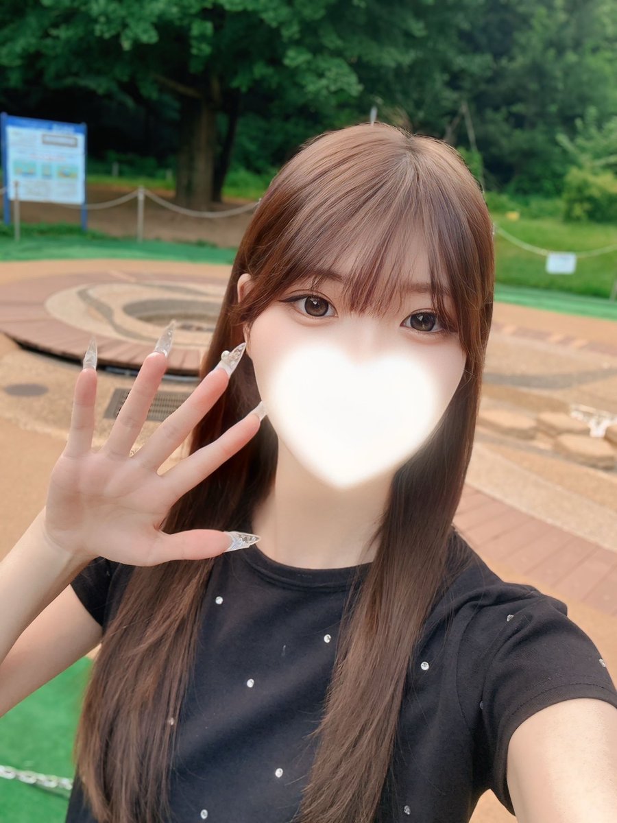 初めまして！こんなことはじめから聞くの失礼かもだけど
勃っき中のちん長🍌、何センチですか...？
良かったらコメントください。
形や硬さも教えてほしいです。
DMします。