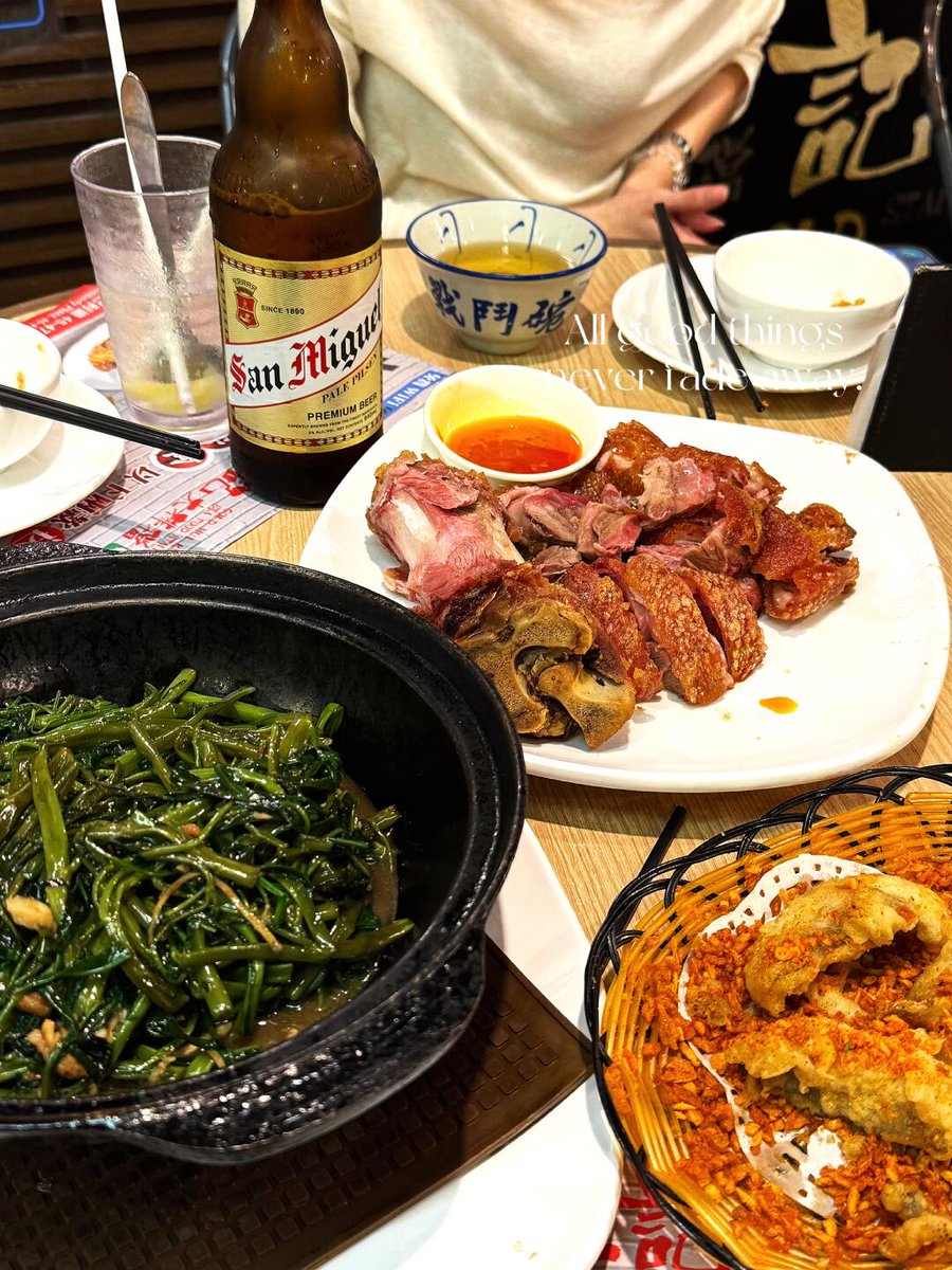 RCB_KattarFan's tweet photo. The aroma of barbecue, the heat of stir-fry, and a cold beer instantly melt away the fatigue of the day~
#foodsharing #dinnertime #beerandbarbeque #midnightsnack #afterworkjoy #healingtasty https://t.co/JHYNVUB9gq