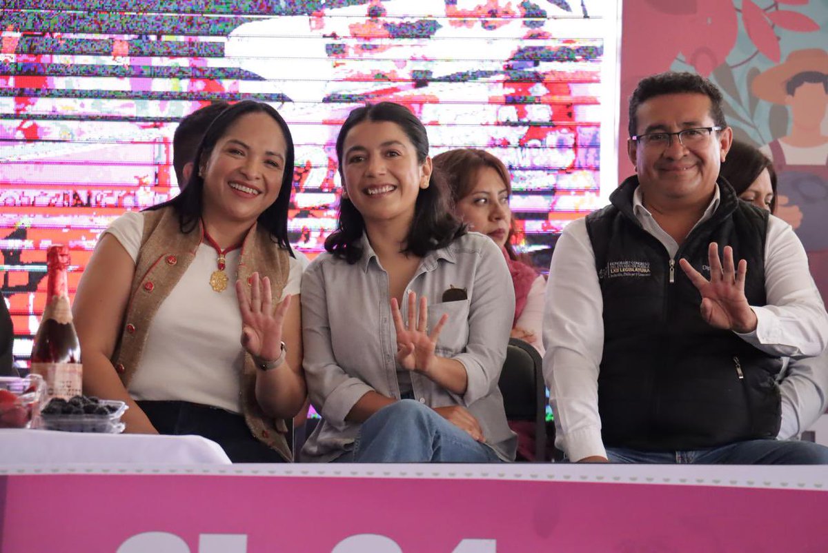 vianeygarciar_'s tweet photo. La región del Iztapopo es maravillosa y hoy las berries son protagonistas. 🫐Vengan a disfrutar familia. Gracias, presidente @robertsolisvall, por la invitación, y qué gusto coincidir con amigas como la senadora @LizSanchezSM y @artemisa_laura #ElPowerSigue 💪🏽 https://t.co/AIc52L850t