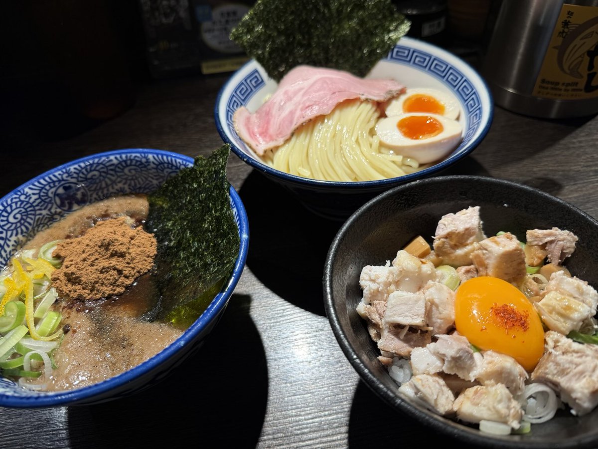 vizhacker's tweet image. 丼物がうまいラーメン屋は、メインのラーメンもめちゃくちゃ美味い。これはガチ。

美は細部に宿る。仕事も一緒。