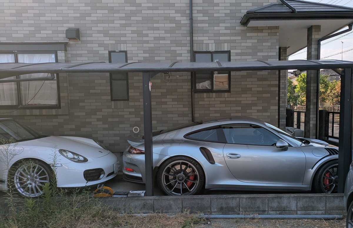 GT3RSの24ヶ月点検してもらいました。リアアクリルウインドウ交換も完了です。代車のタイカン4sは乗り味とても良かったです。
911R風にしてもらいました（ウイング塗装）こっちのほうが大人っぽくてカッコイイかも