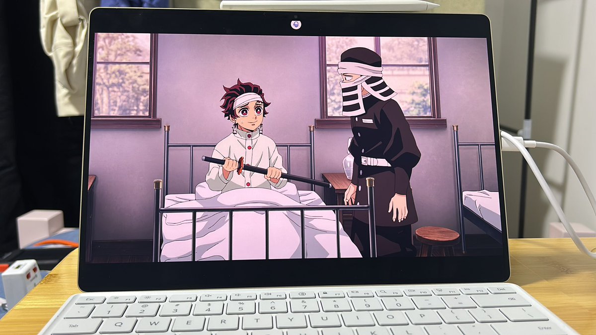 Forzando -amando cada segundo de animación-  el terminarla para ver la película 🙌🏻🤪