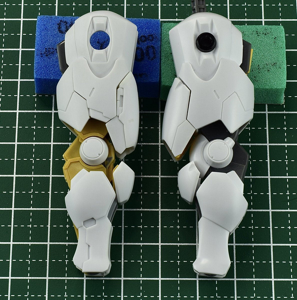 膝関節のプラ板工作を追加して情報量マシマシだぜ！
やっと脚首へ……