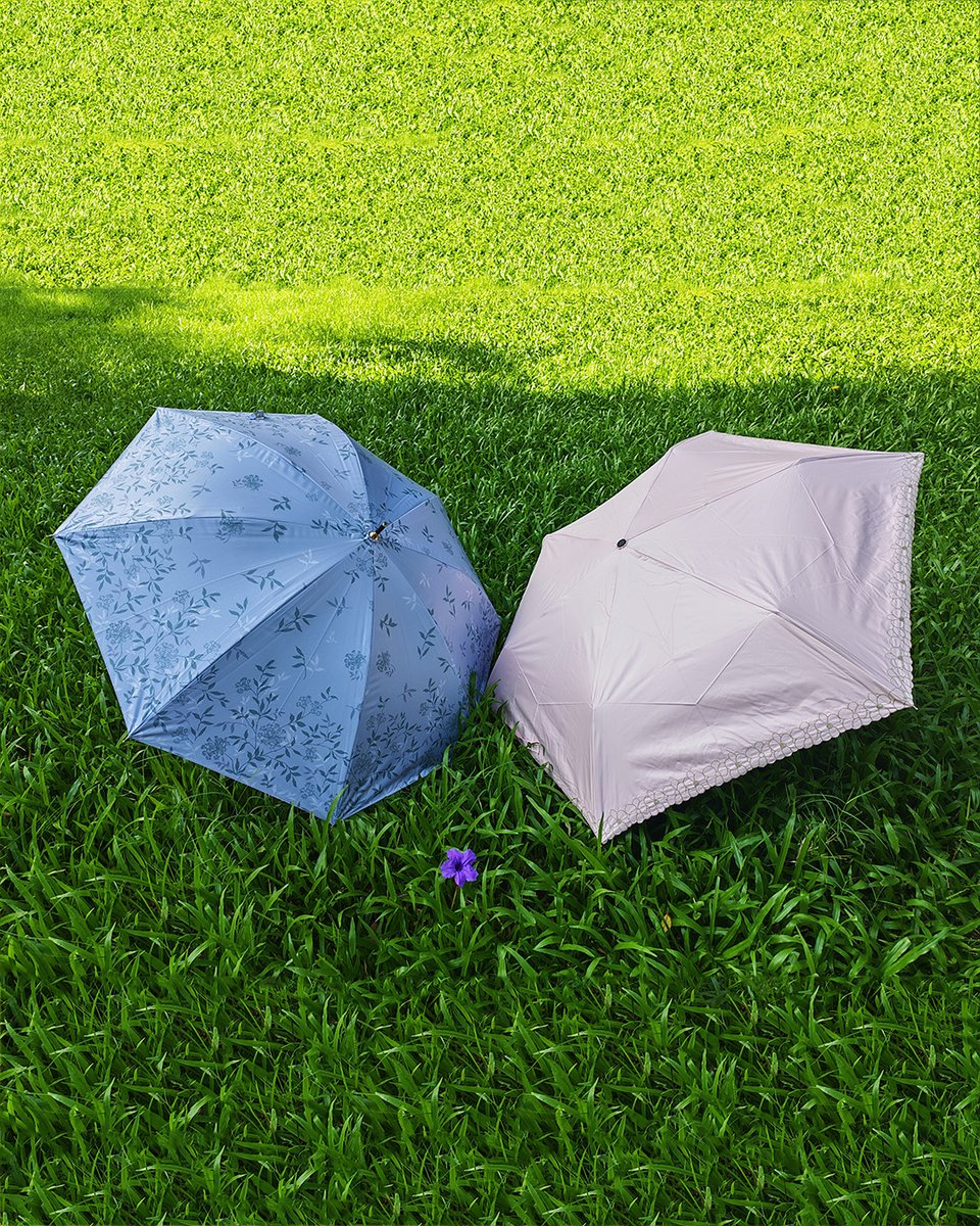 ☀️雨の日も真夏の日差しもこれ1本🌂
kumokasaの晴雨兼用日傘は、
👩 レディース向けの華やかデザイン
👨 メンズ向けのシンプルデザイン
✨ 全モデル完全遮光で紫外線対策バッチリ
🌦️ 急な雨でも安心の晴雨兼用
毎日の通勤やお出かけをもっと快適＆おしゃれに💐
#kumokasa #晴雨兼用傘 #完全遮光
