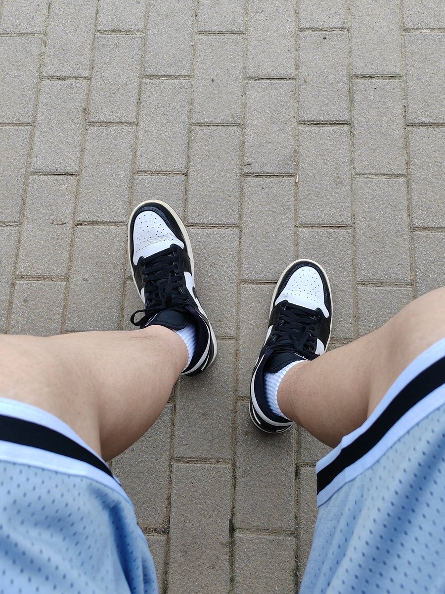 SNEAKER tweet media