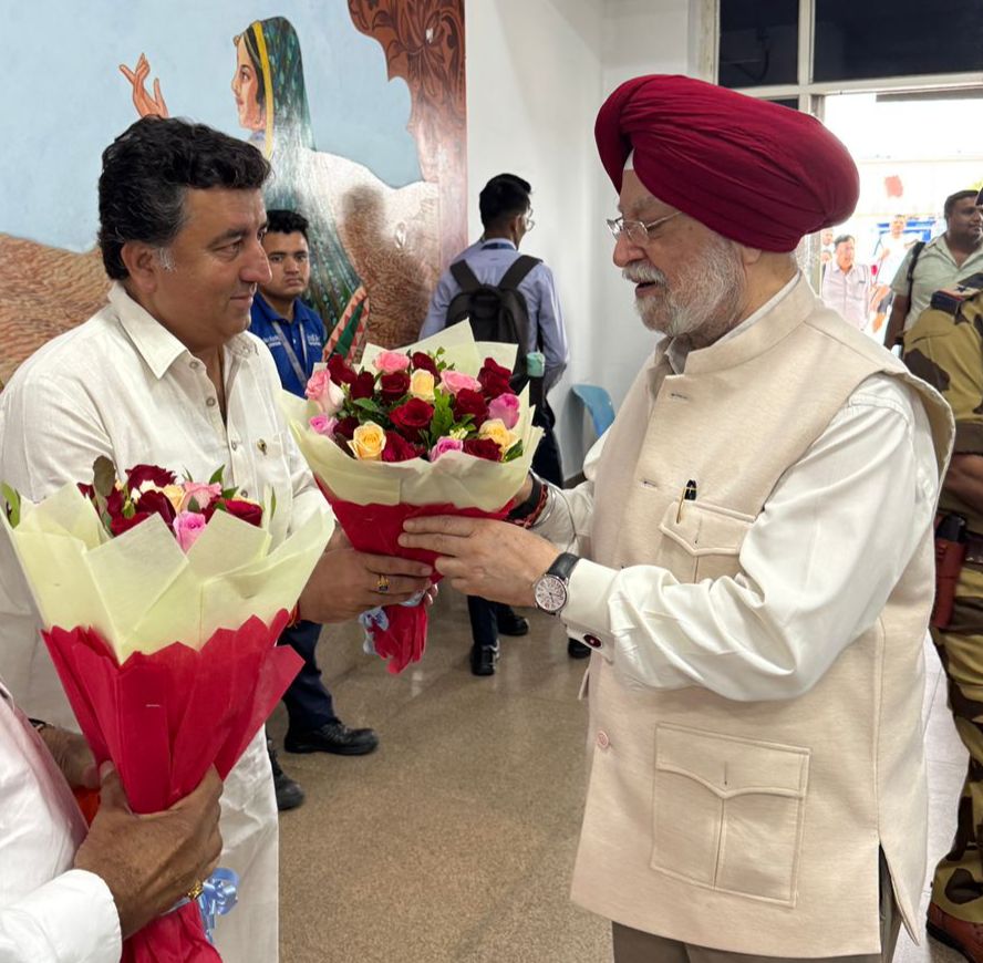 kkvishnoibjp's tweet photo. पेट्रोलियम और प्राकृतिक गैस मंत्री श्री हरदीप सिंह पुरी जी के जोधपुर आगमन पर एयरपोर्ट पर आत्मीय स्वागत एवं अभिनंदन किया।

आपका मार्गदर्शन क्षेत्र की प्रगति एवं जनकल्याण के लिए सदैव प्रेरक रहेगा।

@HardeepSPuri https://t.co/imJz9fid4C
