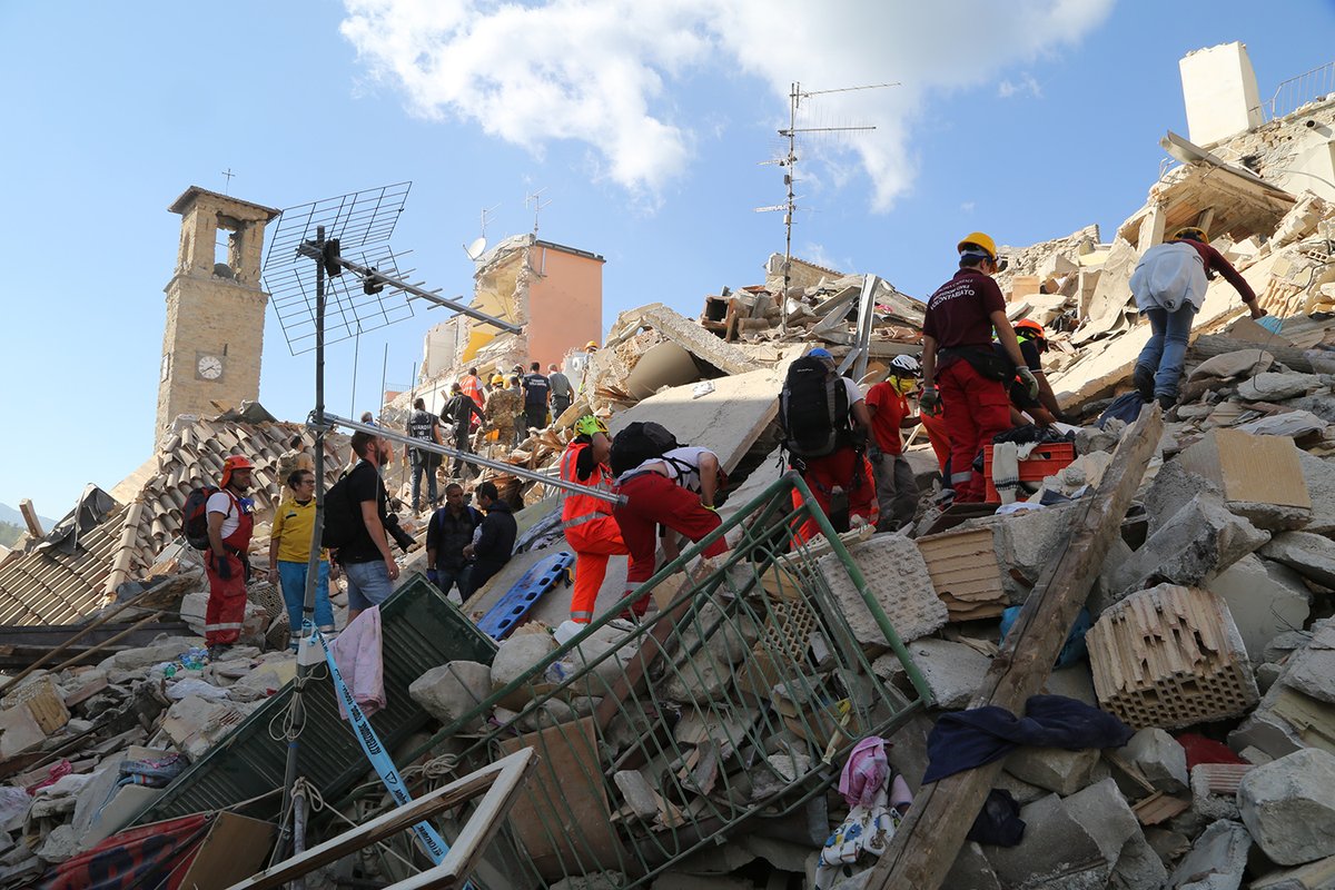 Alle 3.36 del 24 agosto 2016 il terremoto colpì in modo devastante Abruzzo, Lazio, Marche e Umbria. Il nostro pensiero, ora come allora, va alle vittime, alle loro famiglie e alle comunità ferite da questo dramma.