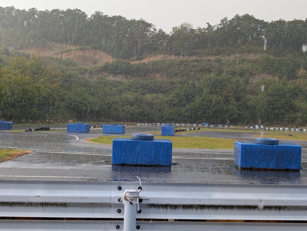 s1proのラスト3周こんな感じになっててめちゃくちゃ面白いレースだった