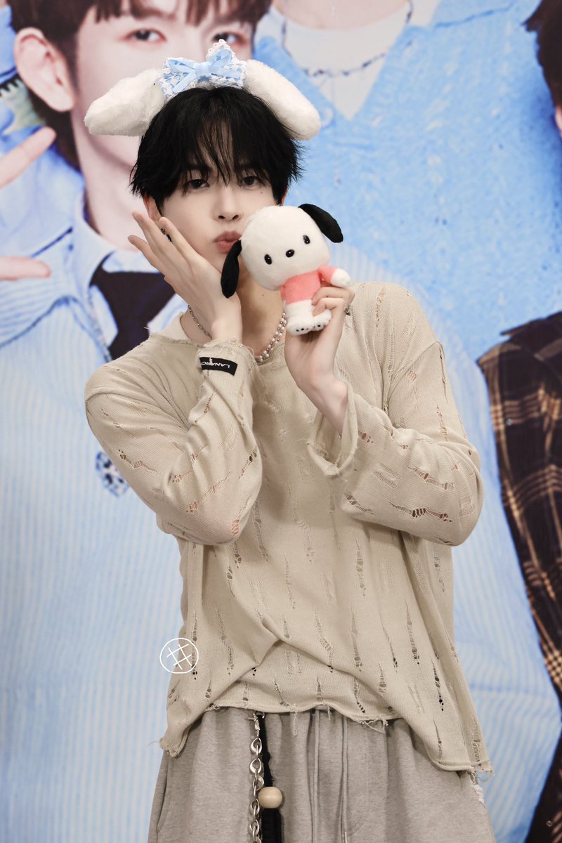 melonpan000516's tweet photo. 250823 팬사인회

포차코쭌

#이준혁 #LEEJUNHYUK #李埈赫
#폴라릭스 #POLARIX #イジュニョク #JUNHYUK https://t.co/m1VONolxRS
