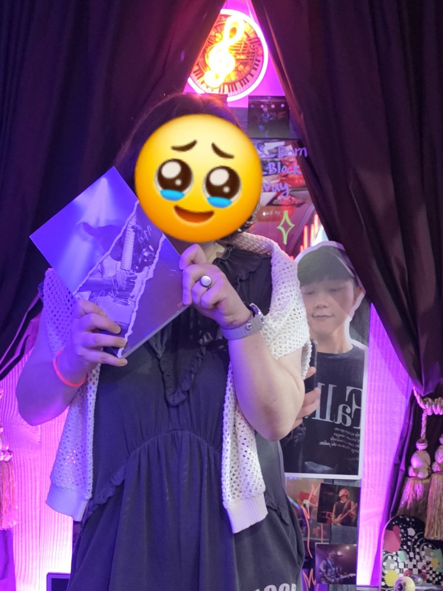 RStar_Is_Born's tweet photo. 넉넉한 수량을 준비했다고 생각했으나
우리 베베들의 도박중ㄷ..
이벤트를 즐겨주시는 큰 마음을 담기엔 뽑기 기계가 너무 작았던 것 같습니다!
올해도 함께 즐겨주셔서 감사합니다!!!

사진은 포토북과 녹음기를 뽑으신 베베님들!😆❤️

#채보훈 #더베인
#Rockstar_Is_Born
#Dont_Fuxxing_Block_My_Way https://t.co/aluiJx9iEM
