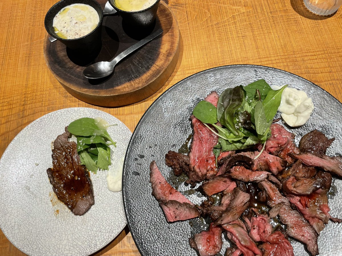 mim404_'s tweet photo. 久々にtottyへ🥰
1歳はローストビーフを1枚よく焼いて貰って、単品のスープとパンもほぼ食べました🤣 https://t.co/3hj11wxYpi