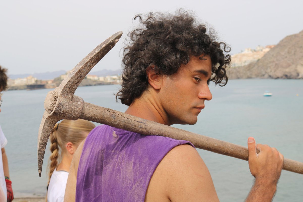 isla_delfraile's tweet photo. ¡Pico al hombro! ¡Volvemos en poco! #IsladelFraile2025 ⛏️ https://t.co/Xx2ZBv4He6