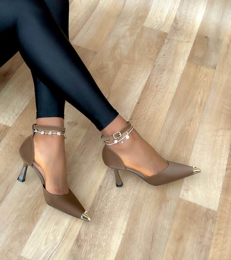 Classictrendx's tweet image. “Quick one 👇 Which is your Sunday essential?
A) A flowy dress 👗
B) Heels 👠
C) Bag 👜

✨ We’ve got them all in stock, straight from Turkey &amp;amp; UK — luxe, classy &amp;amp; affordable 💕”

#ClassicTrends #NaijaFashion #OOTDNigeria #SundayVibes #AbujaFashion