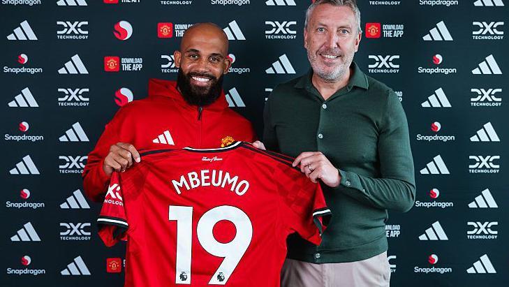 DeadlineDayLive's tweet photo. 🚨🤑 𝗡𝗘𝗪 𝗥𝗘𝗖𝗢𝗥𝗗: Premier League clubs have now spent £𝟮,𝟱𝟭𝟭,𝟲𝟵𝟯,𝟬𝟬𝟬 between them - which is an all-time record for one transfer window.

💉 Inject it! https://t.co/qA1IiDaNYx
