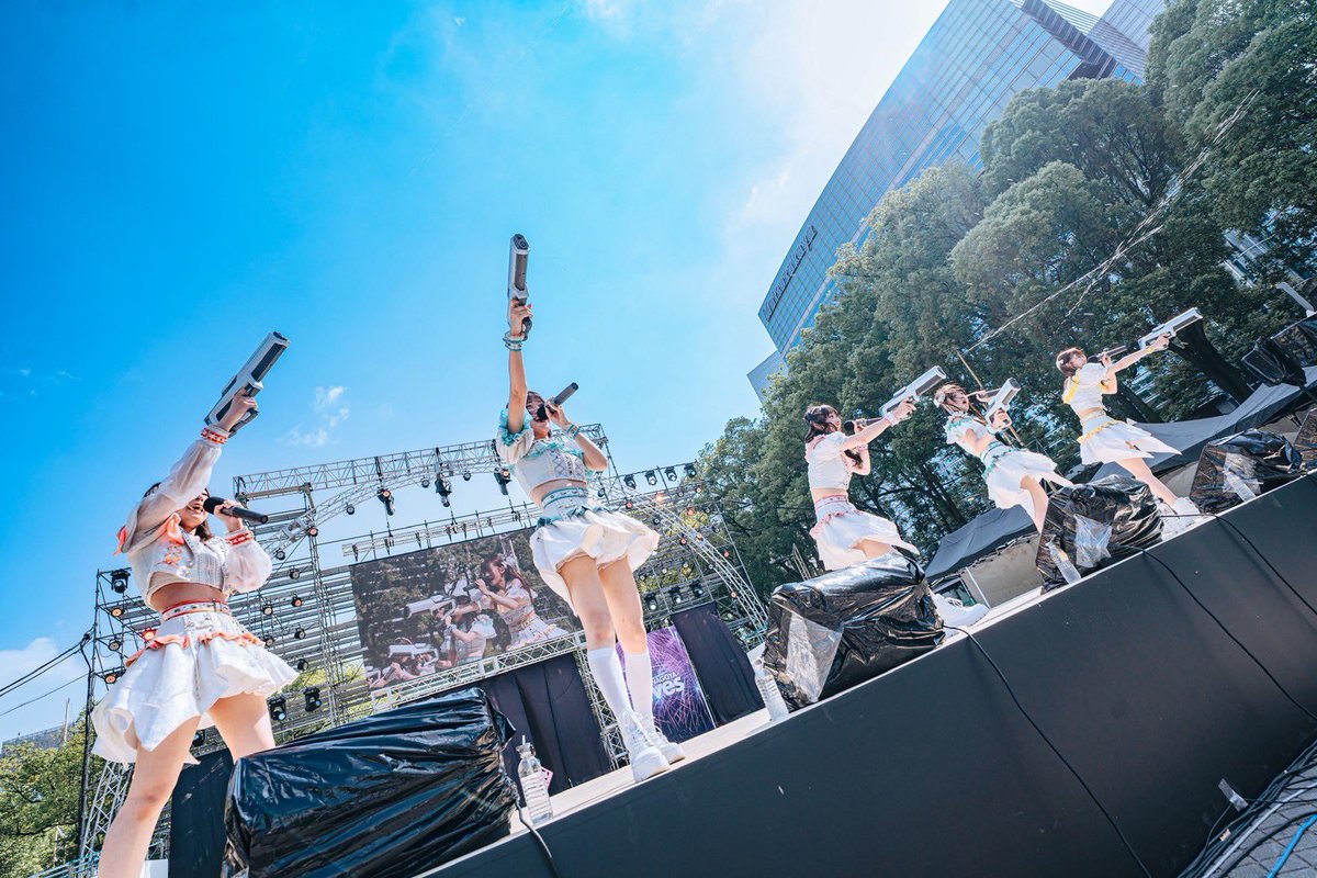 #RAどJAM

／
手羽先センセーション <a href="/tebasen_info/">手羽先センセーション@9/13名古屋城ワンマン</a> 
＼

久屋に響けキラキラ手羽センパワー💫
暑い中サンキュー過ぎ‼️

photo by <a href="/momoyama_cf/">ももやま</a>