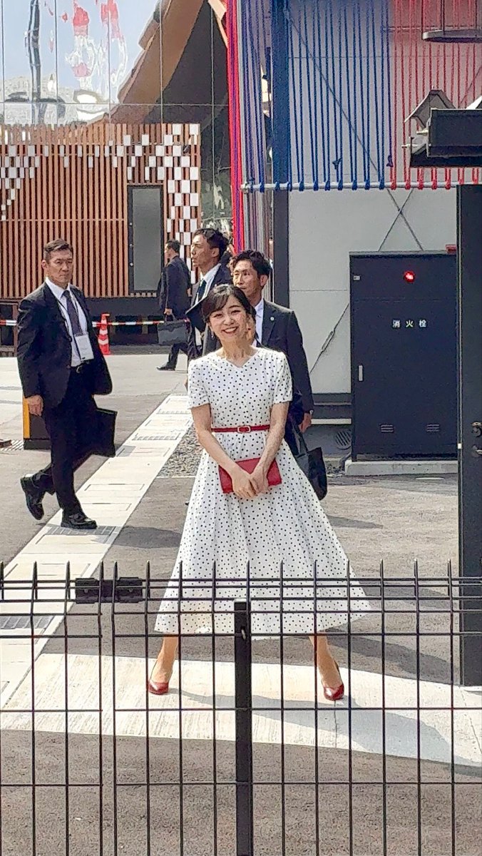 471KhRYzqE55667's tweet image. 足と口閉じなさい！