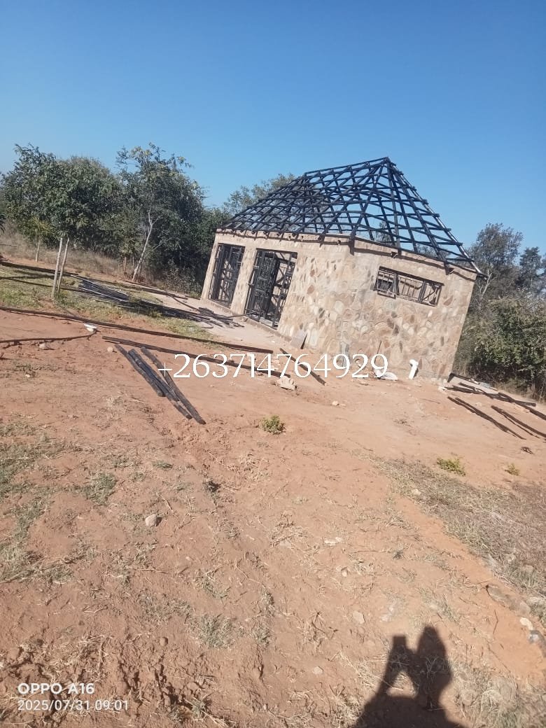 Zvishavane project.
Stone House and thatching call or Whatsapp +263714764929 for qoutation