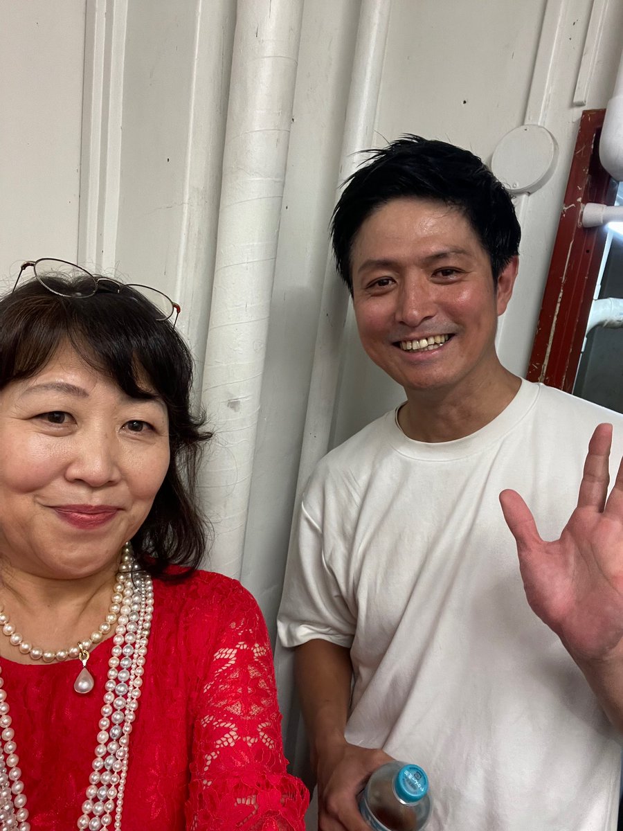 まだ人生で緊張することがあるんだなと思った #ますだおかだ 岡田さんのお食事会の時、お話しするのは、ほぼ初めましての先輩の中、いつも優しい阿部さんお顔見てホッとしました🥹
今日お会いできて嬉しかったです。その時の記憶より色黒になってました。
#1年目だもの
#改名カルビ
#松竹芸能