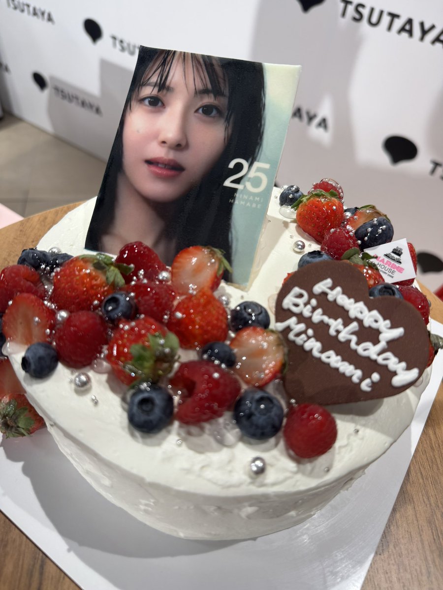 今日は写真集『25』のお渡し会でした!
来てくださった皆様、暑い中来てくださりありがとうございました🐠
短い時間ではありましたが皆様とお話出来てすごく楽しかったです🐠
皆様にもお会いできたし、イベント後にはお誕生日もお祝いいただいて、しあわせな1日でした🐠