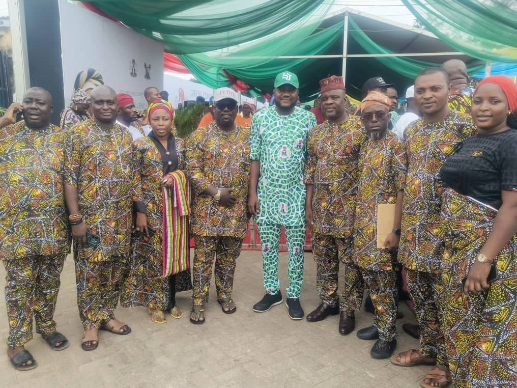 HonSeyiJakande's tweet image. 2/2
Built by the Sanwo-Olu&apos;s led administration, the hub is set to bolster our economy and create job opportunities for our youths and artisans. 
Thanks to all the party chieftains and APC faithful who graced the occasion!

#JobCreation #LeadershipInAction #CommunityProgress