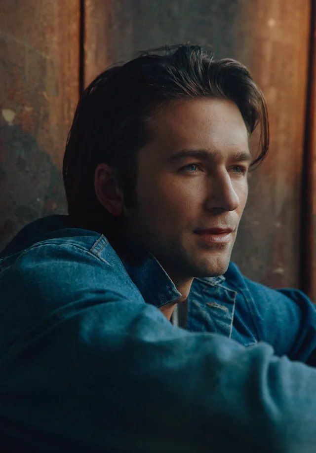 Bruce Wayne tweet media