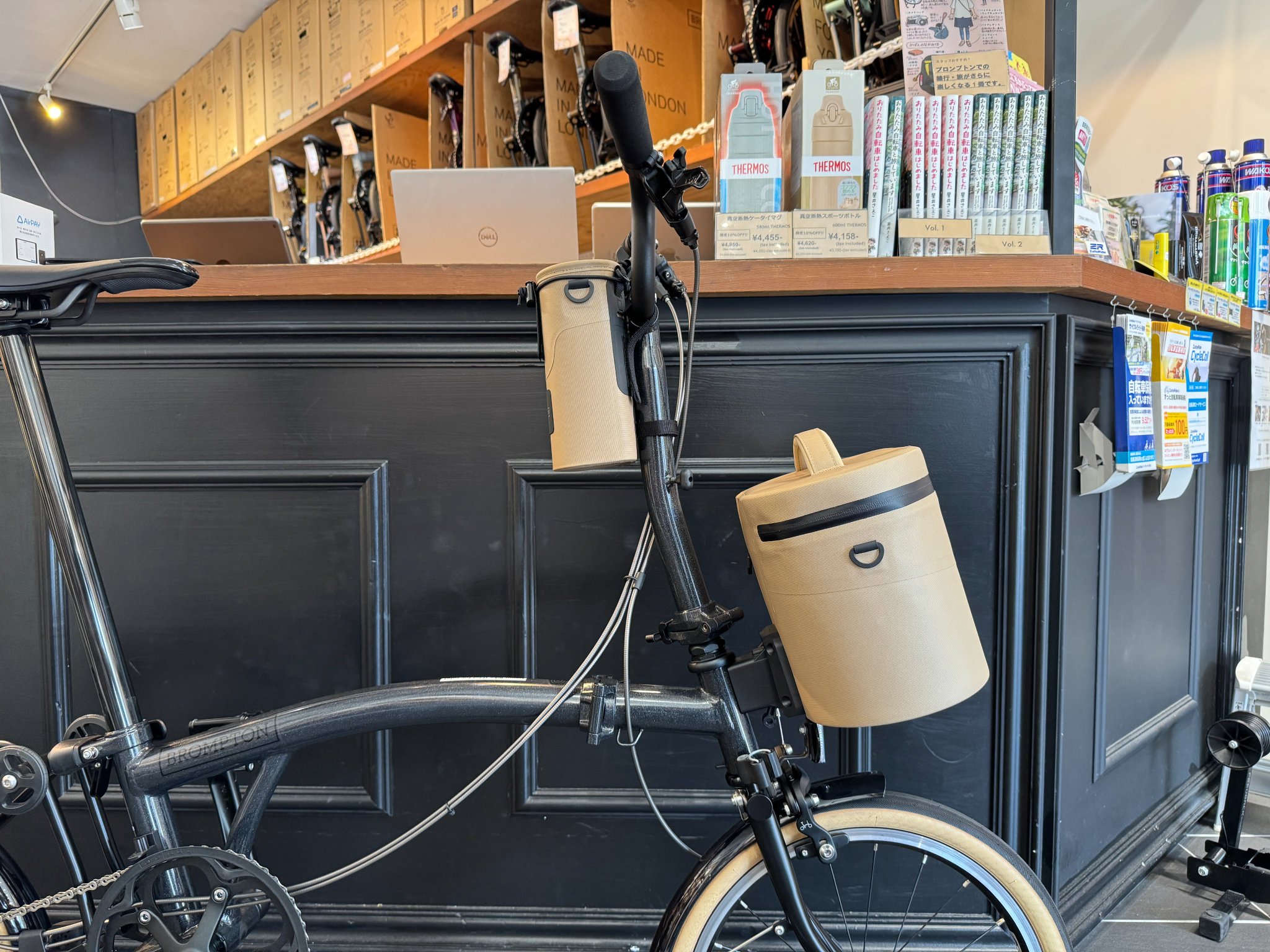 BROMPTON 　タペストリー　非売品 foldon case with 4 wheels | ブランドで選ぶ,B&W(ビーアンド