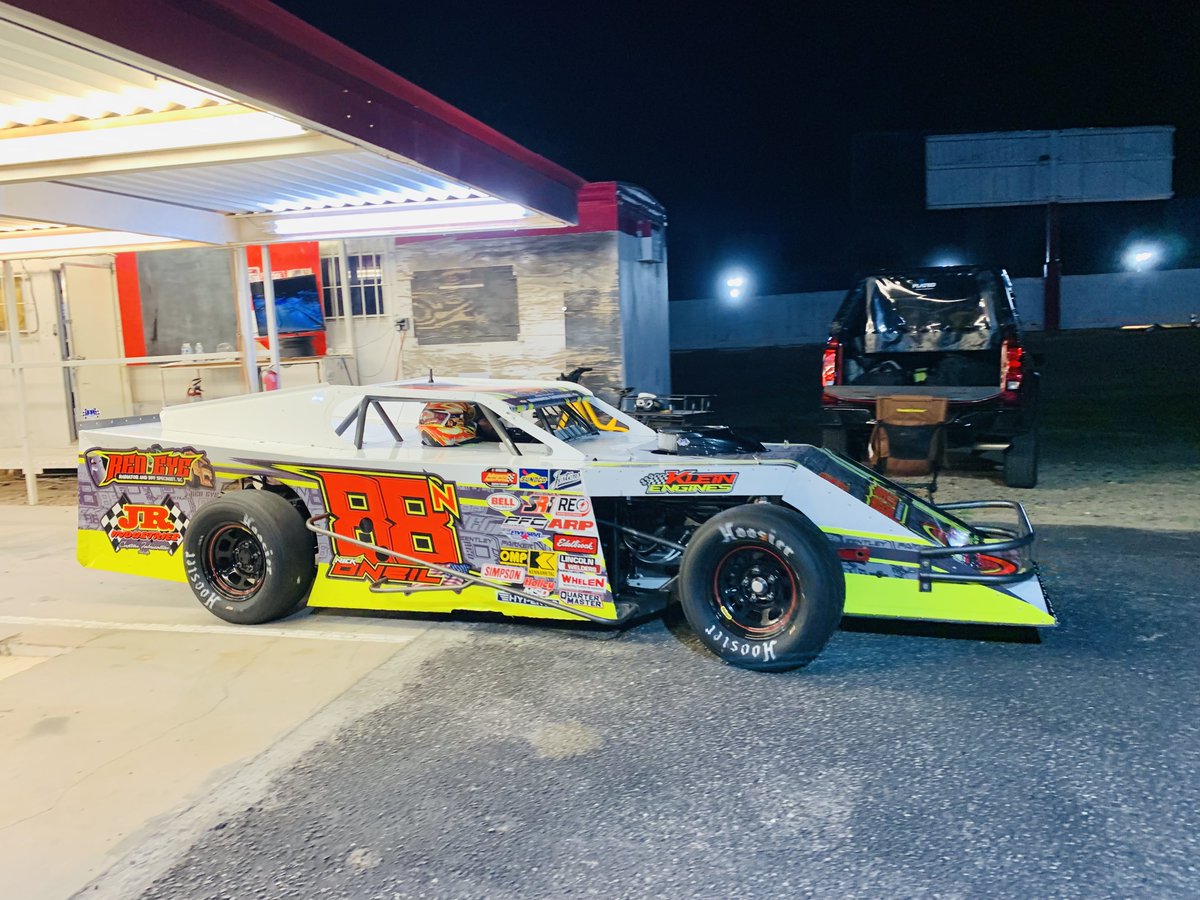 Duane Hunt Jr. (4) nipped Kayli Barker-Peterson (34) by 0.013 of a second to win the first heat race, then led all 25 laps of Saturday’s local Modified feature at <a href="/Tucson_Speedway/">Tucson Speedway</a>

Hunt beat Peterson to the checkers by 4.636 seconds, with Nick O’Neil (88) finishing third

#NASCAR